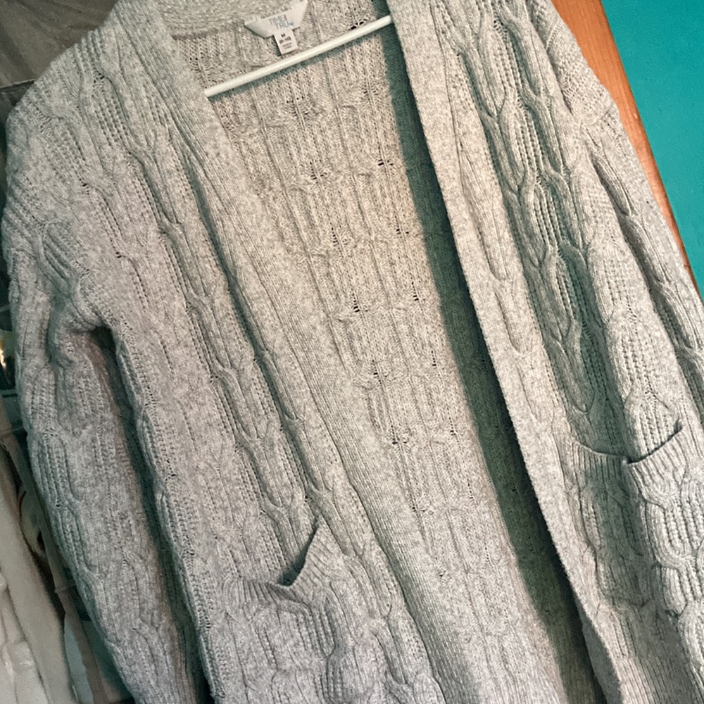Light grey cardigan with pockets and cuffs:)